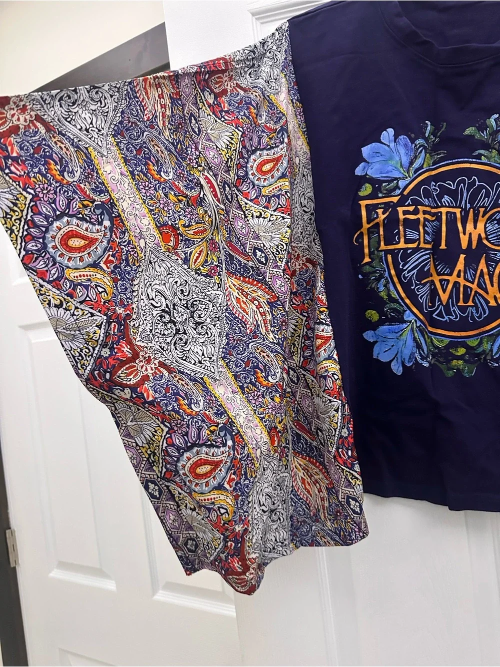 Fleetwood Mac Graphic with Patterned open Sleeves - Navy & Multicolor Size M/L - Picture 2 of 5